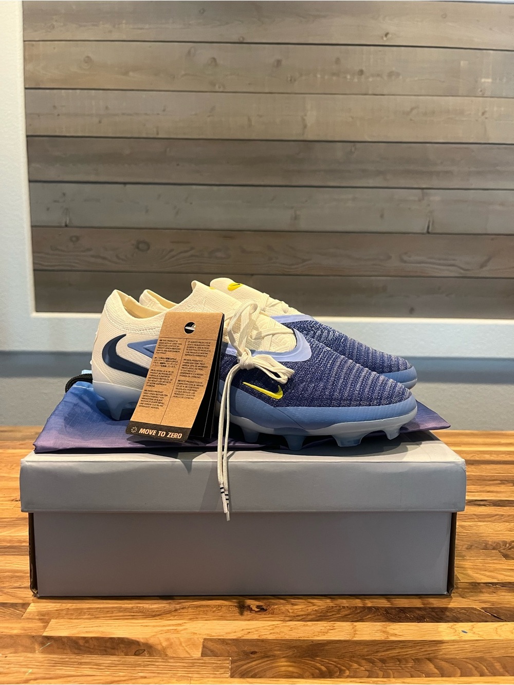 Phantom 6 elite fg blue and white size 9